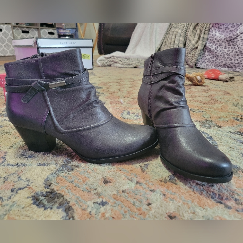 Baretraps Booties, Grey, Size 10